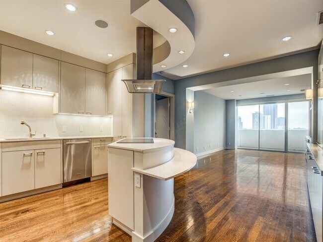 Building Photo - 3601 Turtle Creek Blvd