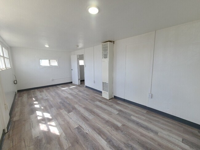 Foto del edificio - 2522 E 12th St