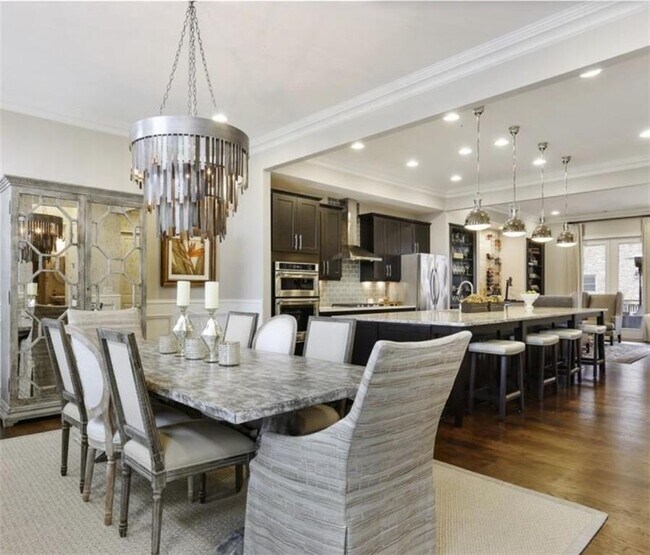 Foto del edificio - 5010 Merton Ln