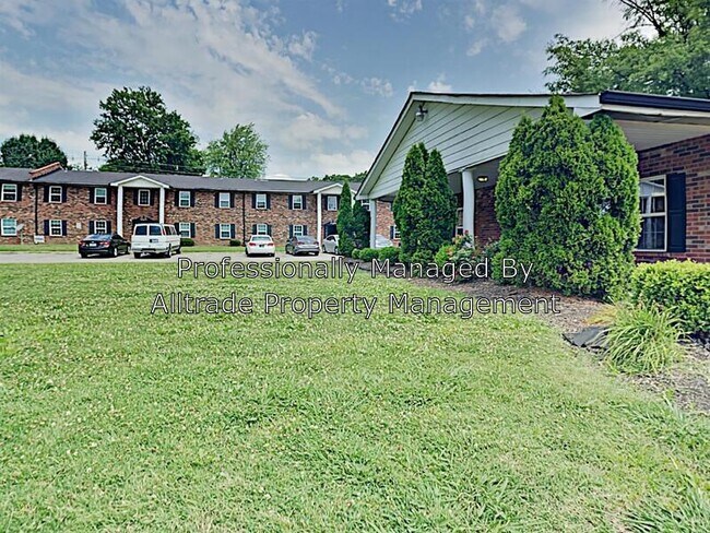 Building Photo - 35 Colonial Oaks Ct
