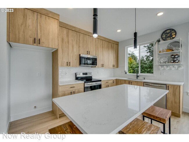 Building Photo - 3 br, 2.5 bath House - 6511 N Boston Ave