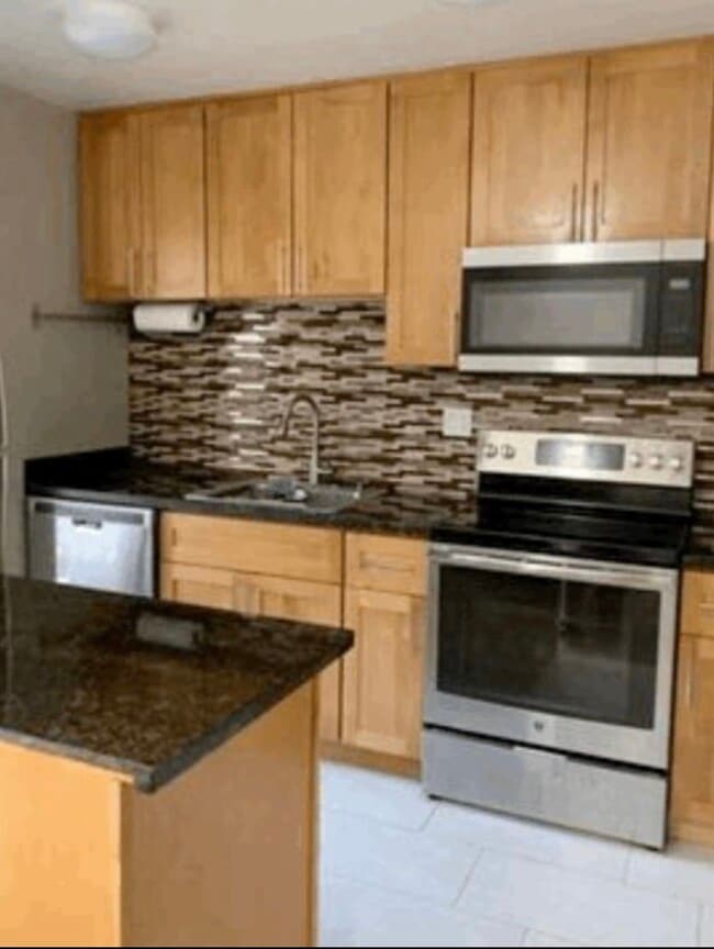 Foto del edificio - 256 Camelback Rd