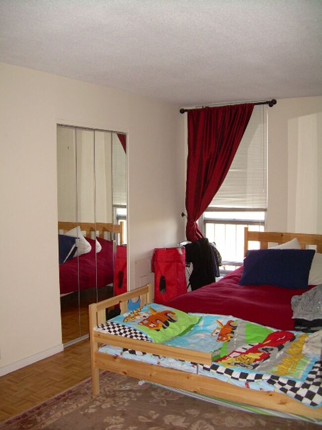 Building Photo - Short walk to Longwood! Steps to T! Large ...