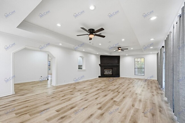 Building Photo - 1423 Main St