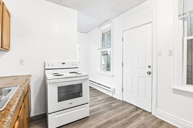 Building Photo - 919 Mifflin St