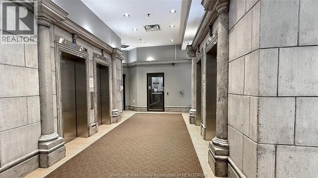Building Photo - 150 Park St W