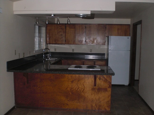 Building Photo - 3849 SW Neer Ave