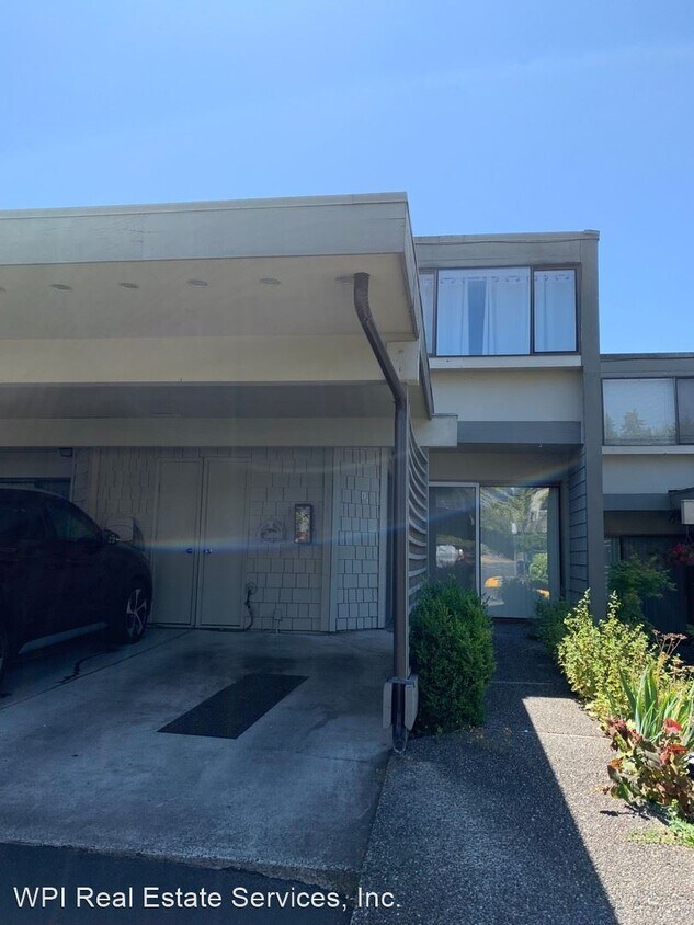 2 br, 1.5 bath House - 22701 Lakeview Driv...