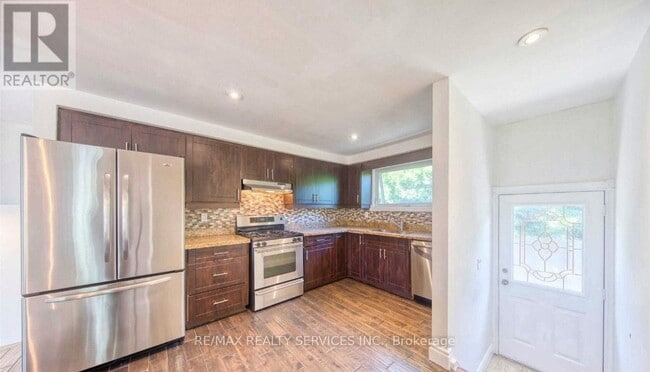 Photo du bâtiment - 88 Clover Ridge Dr W
