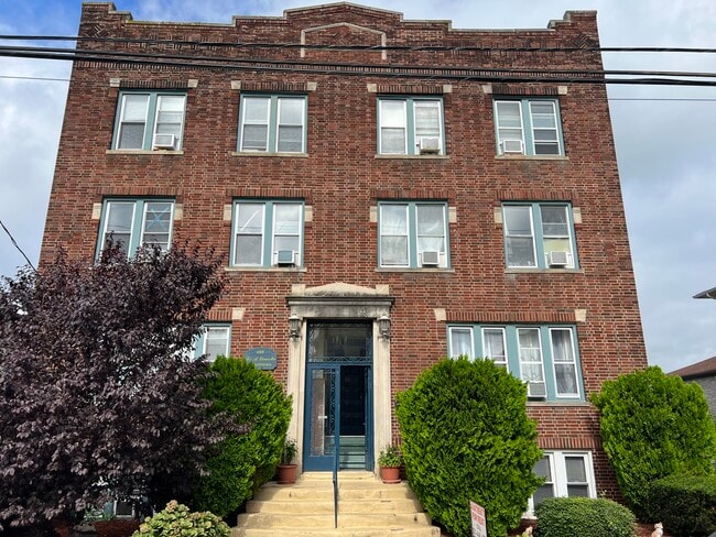 Building Photo - 469 Lincoln St