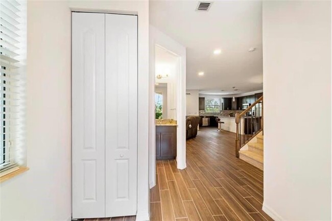 Building Photo - 6455 Osprey Landing St