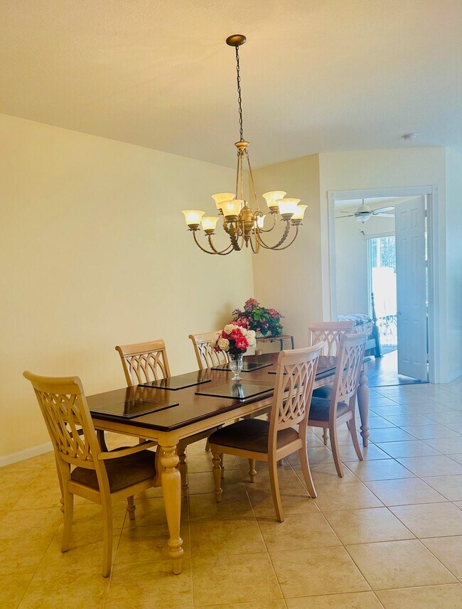 Foto del edificio - 4779 Blossom Dr