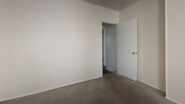 Building Photo - Charming 2-Bedroom with Classic Philly Charm