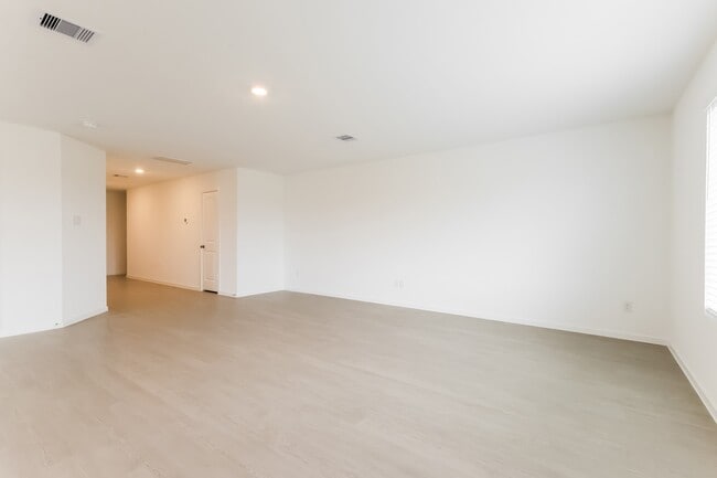 Foto del edificio - 303 Bush Mdw Ln