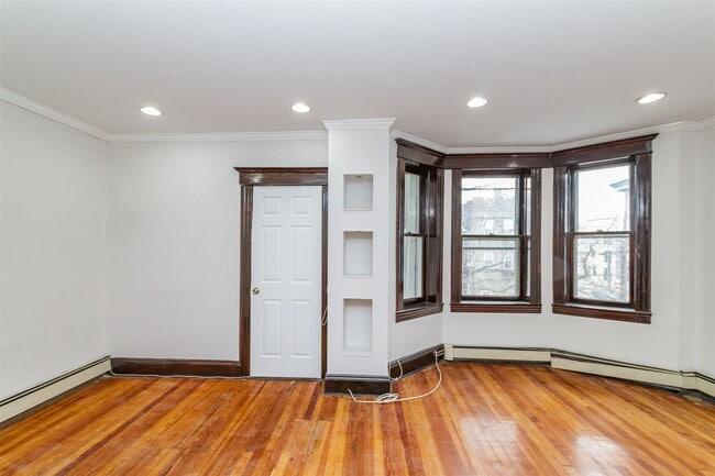 Building Photo - 130 Carlton Ave