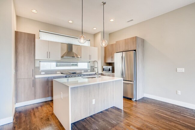 Building Photo - Lux Townhome for Rent in Sunnyside
