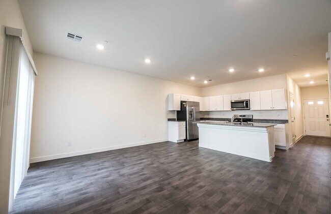 Foto del edificio - Brand new DR Horton Townhome with 3 bedroom,2 bathrooms and 1 car garage located at Trails at Wil...