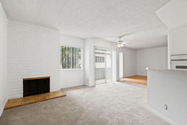 Building Photo - 3735 Mentone Ave