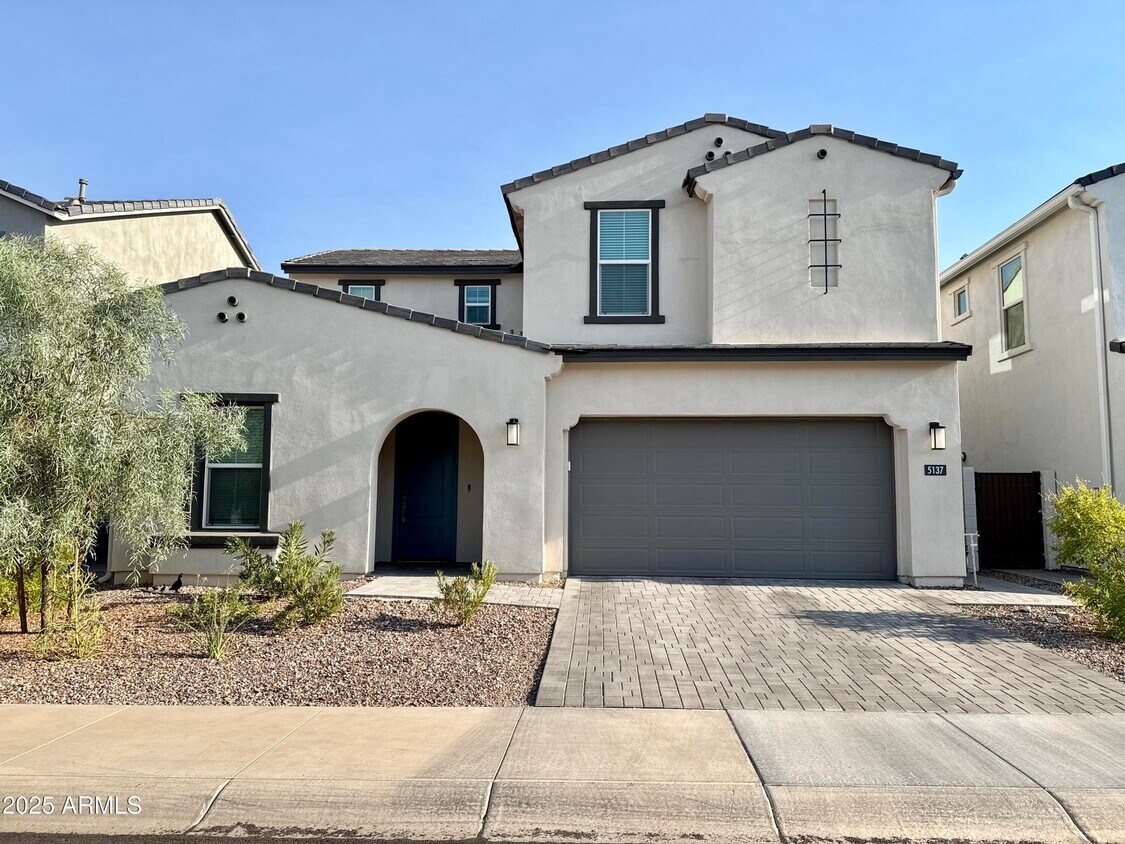 Primary Photo - 5137 E Anderson Dr