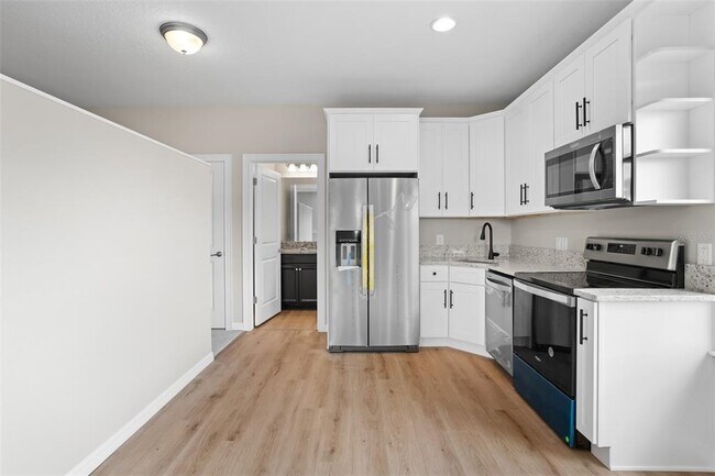 Building Photo - 13835 Behring Ave