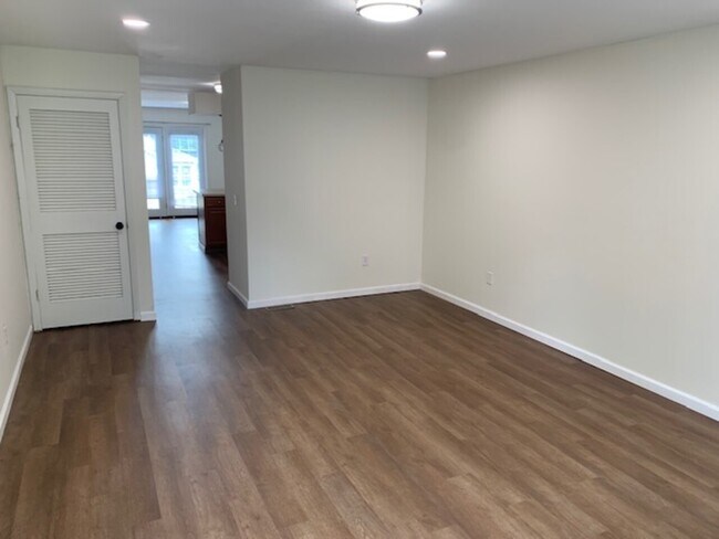 Building Photo - Oakwood Apartments