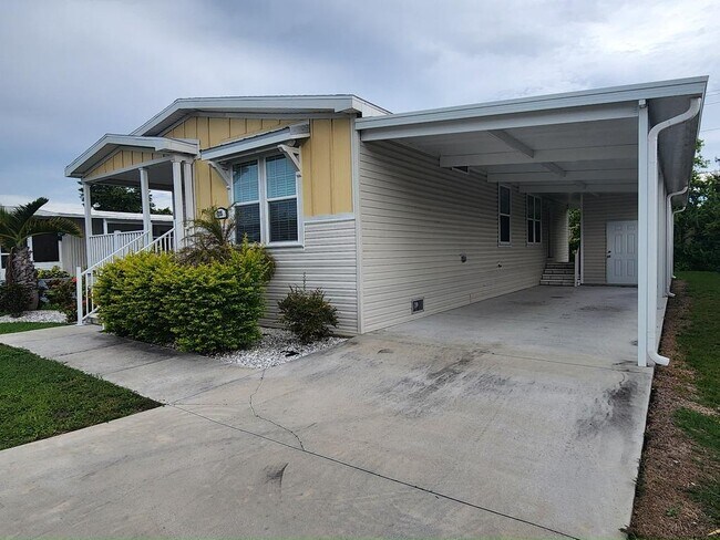 Building Photo - 215 Caviller Ct
