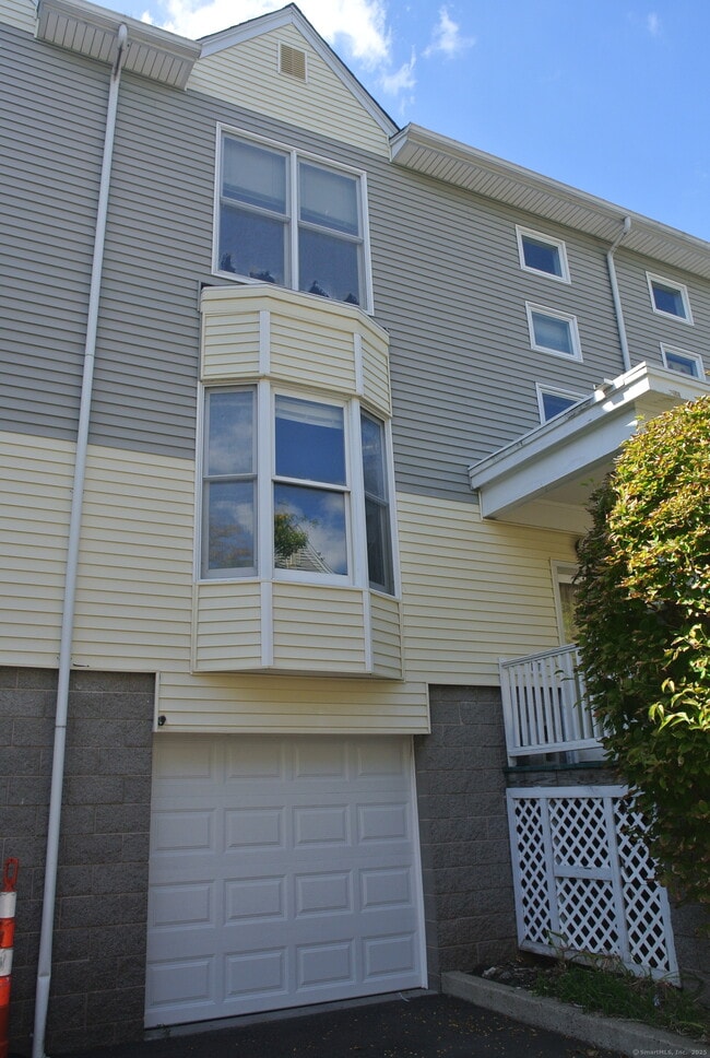 Foto del edificio - 130 Winchester Ave