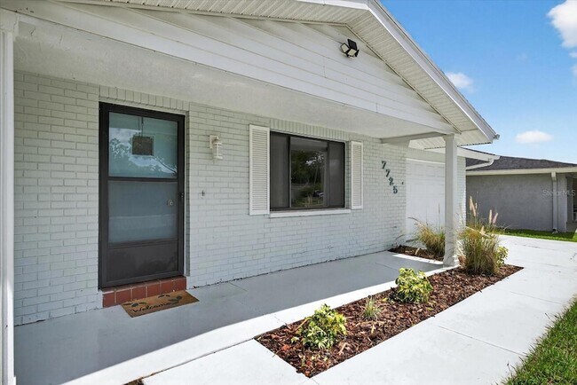 Foto del edificio - 7725 Summertree Ln