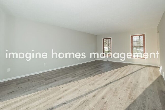 Building Photo - Fully Renovated 4 Bedroom, 2.5 Bath Single...
