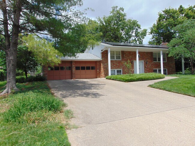 Foto del edificio - Stunning 4 Bedroom Home In Central Columbia!