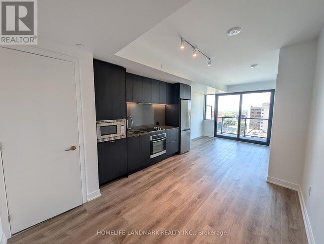 Building Photo - 3009-3009 Novar Rd