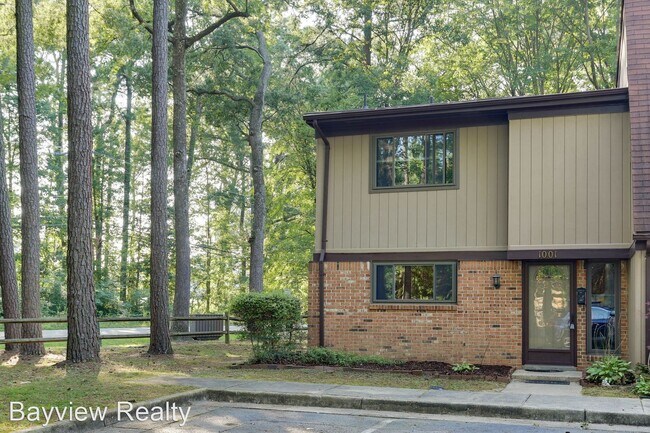 Building Photo - 3 br, 2.5 bath House - 1001 Willow Green