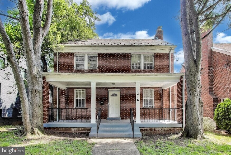 Primary Photo - 1316 Van Buren St NW