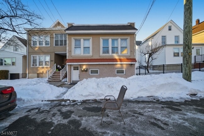 Building Photo - 245 Pierre Ave