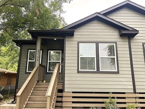 Building Photo - 5779 Belarbor St