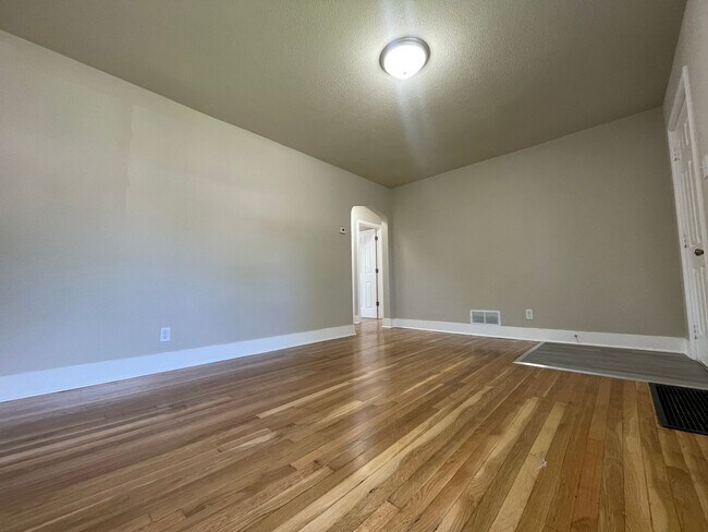 Foto del edificio - 2 Bedroom Home In Gary