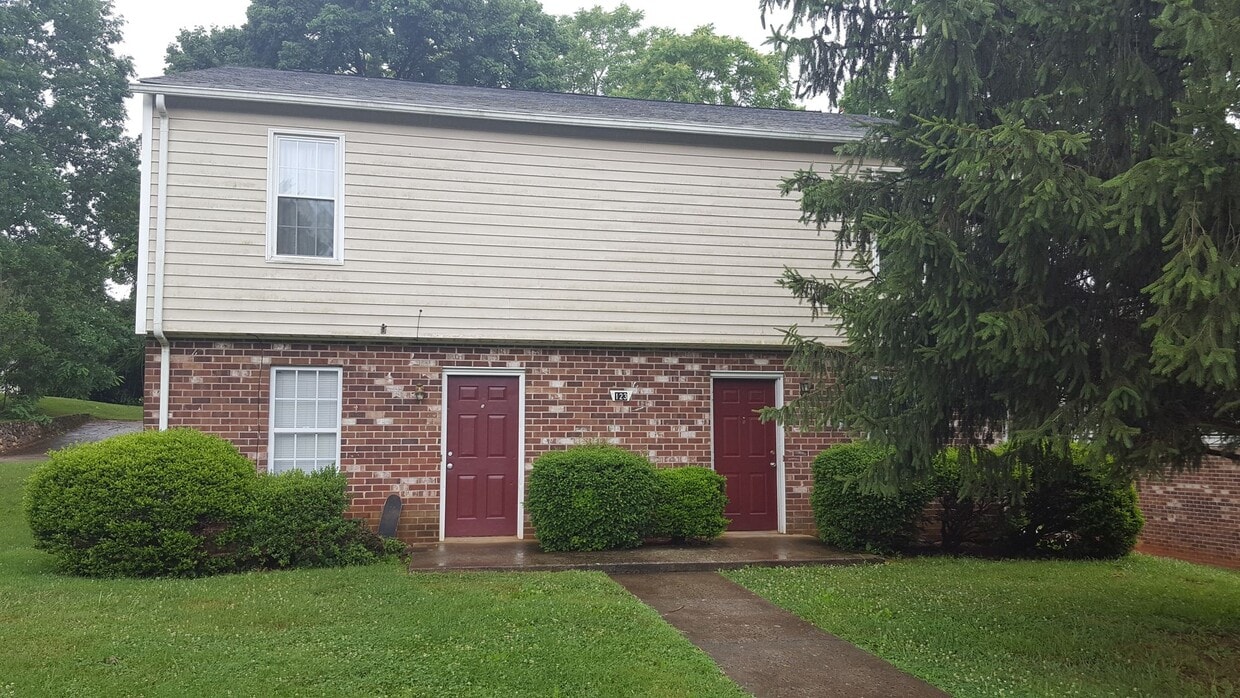 Gorgeous 3 bed townhouse near Kroger on Timberlake Road! - Gorgeous 3 bed townhouse near Kroger on Timberlake Road!