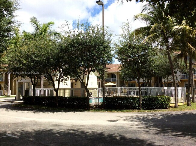 Foto del edificio - 8846 W Flagler St