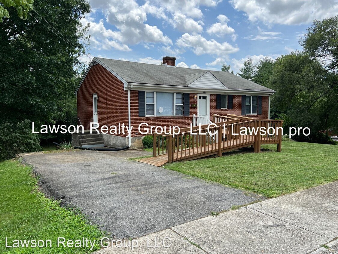 Primary Photo - 4 br, 2 bath House - 530 Hawthorn Road