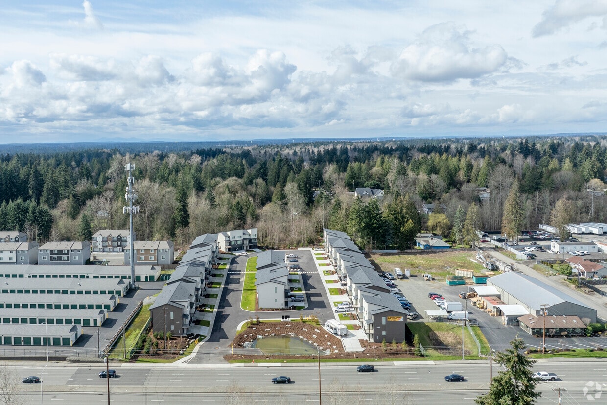 Building Photo - Woodlands Townhomes
