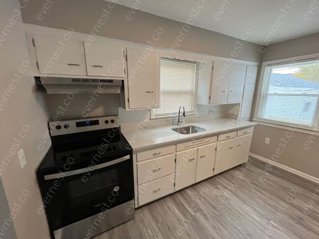 Building Photo - 5039 Selma St
