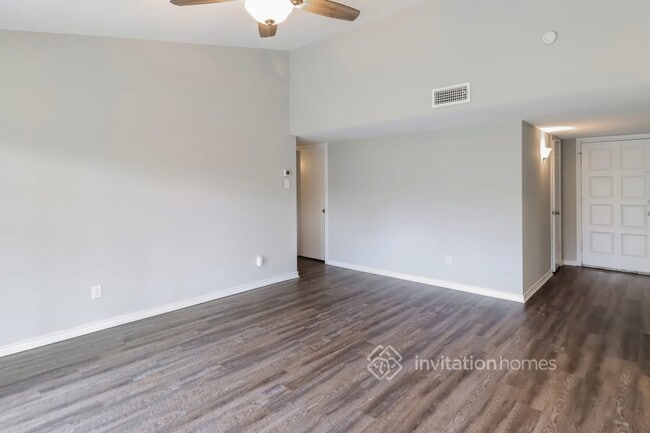 Foto del edificio - 425 Birchwood Dr