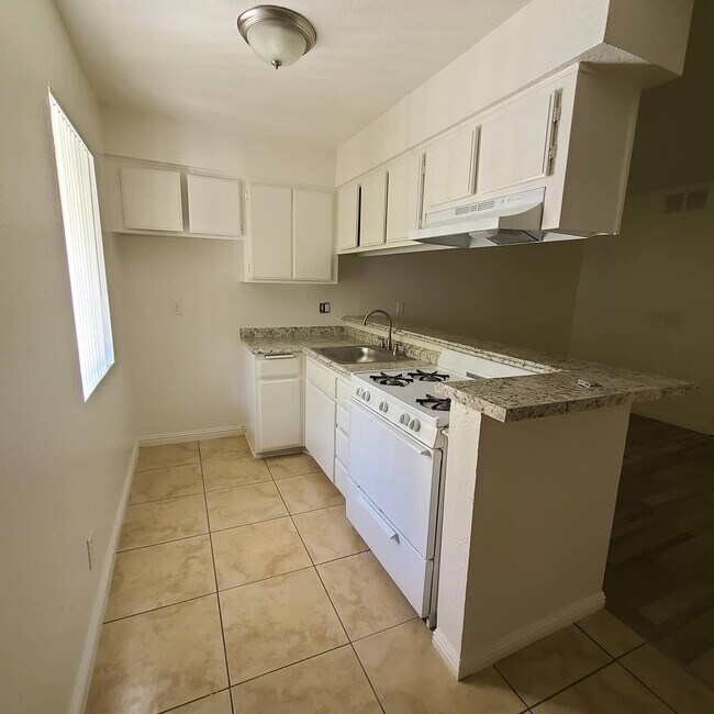 Building Photo - 25004 Frampton Ave