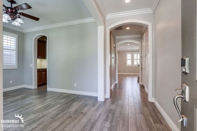 Building Photo - Beautiful 5Bdm 2.5Ba Home with Mountain Vi...