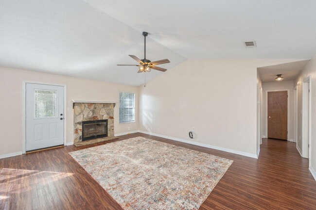 Building Photo - 423 Northview Ln