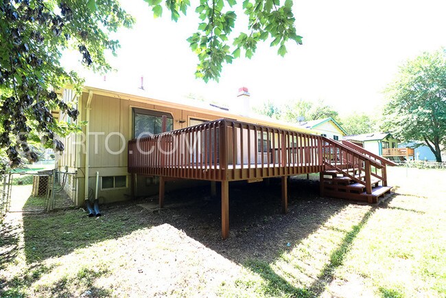 Building Photo - 12111 Castilon Ave