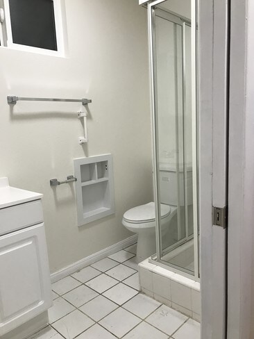 Bathroom - 18627 Lanark St