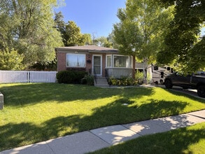 Building Photo - 1547 E Lanebrook Ln