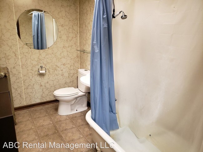 Building Photo - 1019 5th Ave