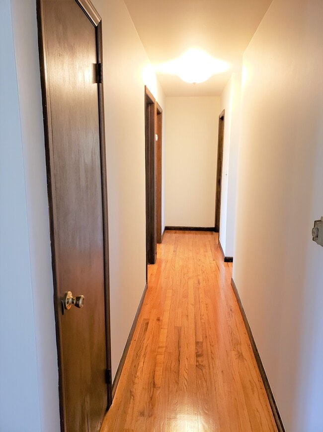 Building Photo - 252 W Hegel Ave